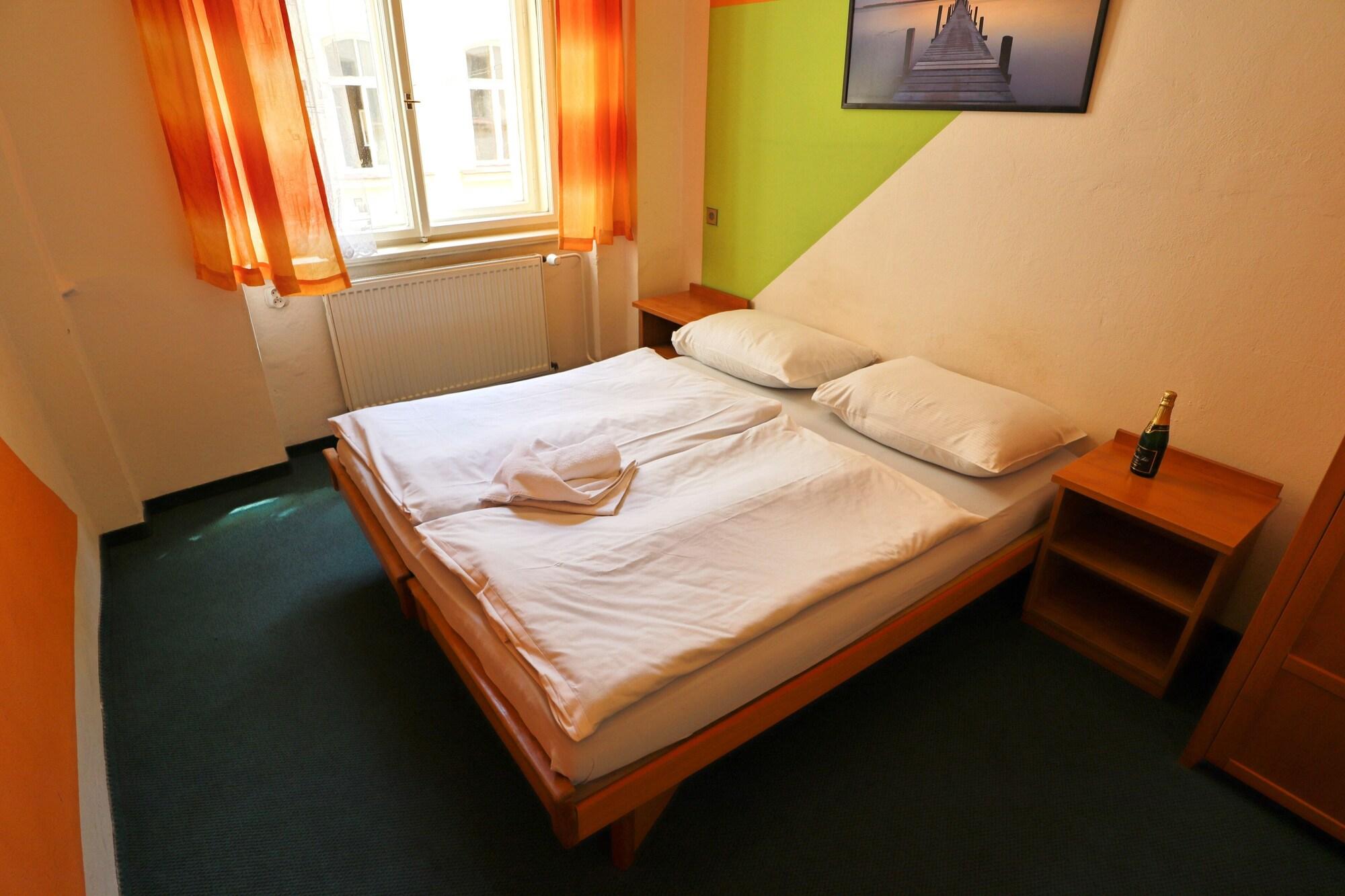 A Plus Hostel - Centrum Prague Luaran gambar