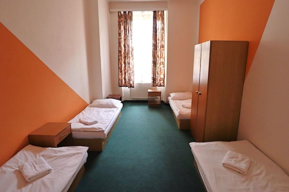 A Plus Hostel - Centrum Prague Luaran gambar